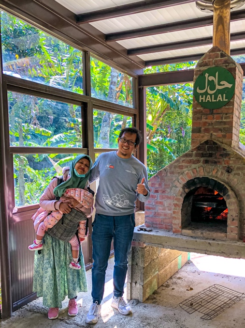 DIY-pizza activity. They provide a separate furnace for the halal option.