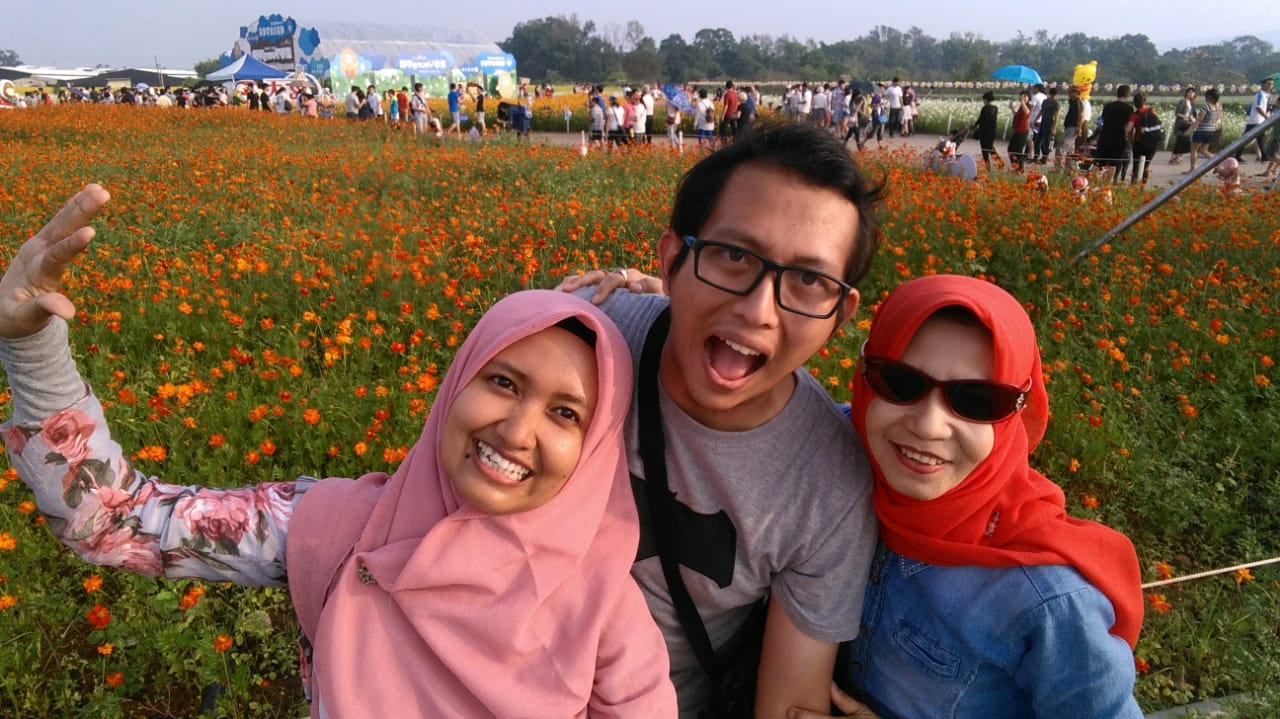 Surrounded by lots of flowers at Xinshe Flower Festival!